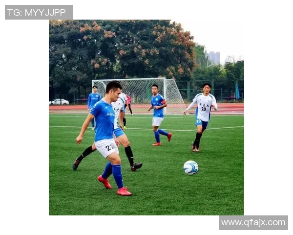 快乐足球星光闪耀 球场英雄齐聚展风采