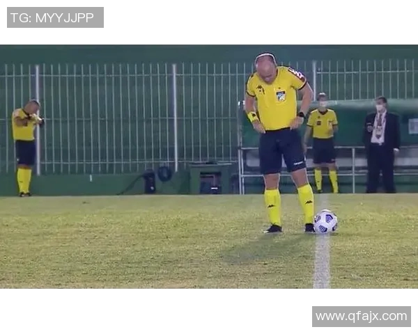 足球明星爆笑瞬间大合集：球场失误与奇葩操作让人捧腹大笑